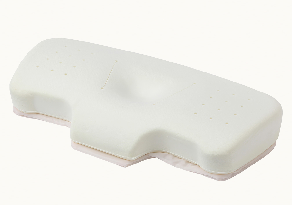 ナチュラルフィット枕の特長②：28個の通気穴で蒸れにくい